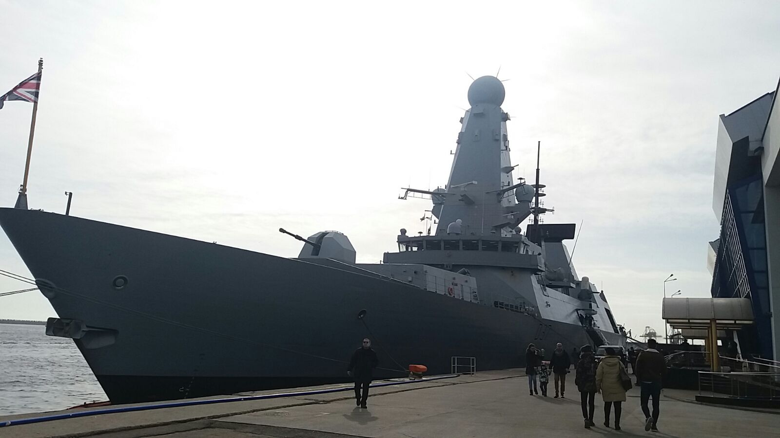 Prezenţa HMS Duncan şi Enterprise la Constanţa – mesaj de siguranţă că Marea Neagră va rămâne o mare liberă