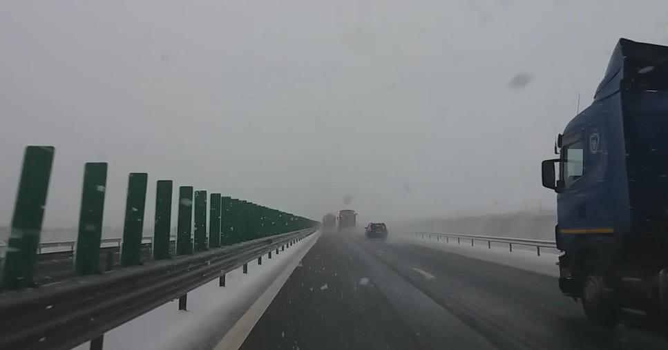 INFOTRAFIC: Trafic rutier îngreunat pe Autostrada Soarelui. Un autocamion a derapat