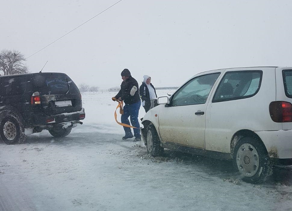 FOTO – CUMPĂNA: Accident rutier soldat cu două victime