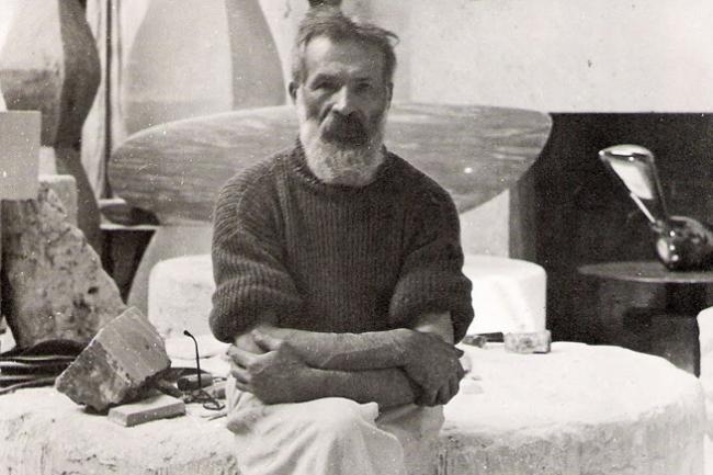143 de ani de la nașterea marelui Constantin Brâncuși | Sculptorul Gheorghe Fărcașiu: „Ceea ce a făcut el a marcat toată lumea artistică mondială“