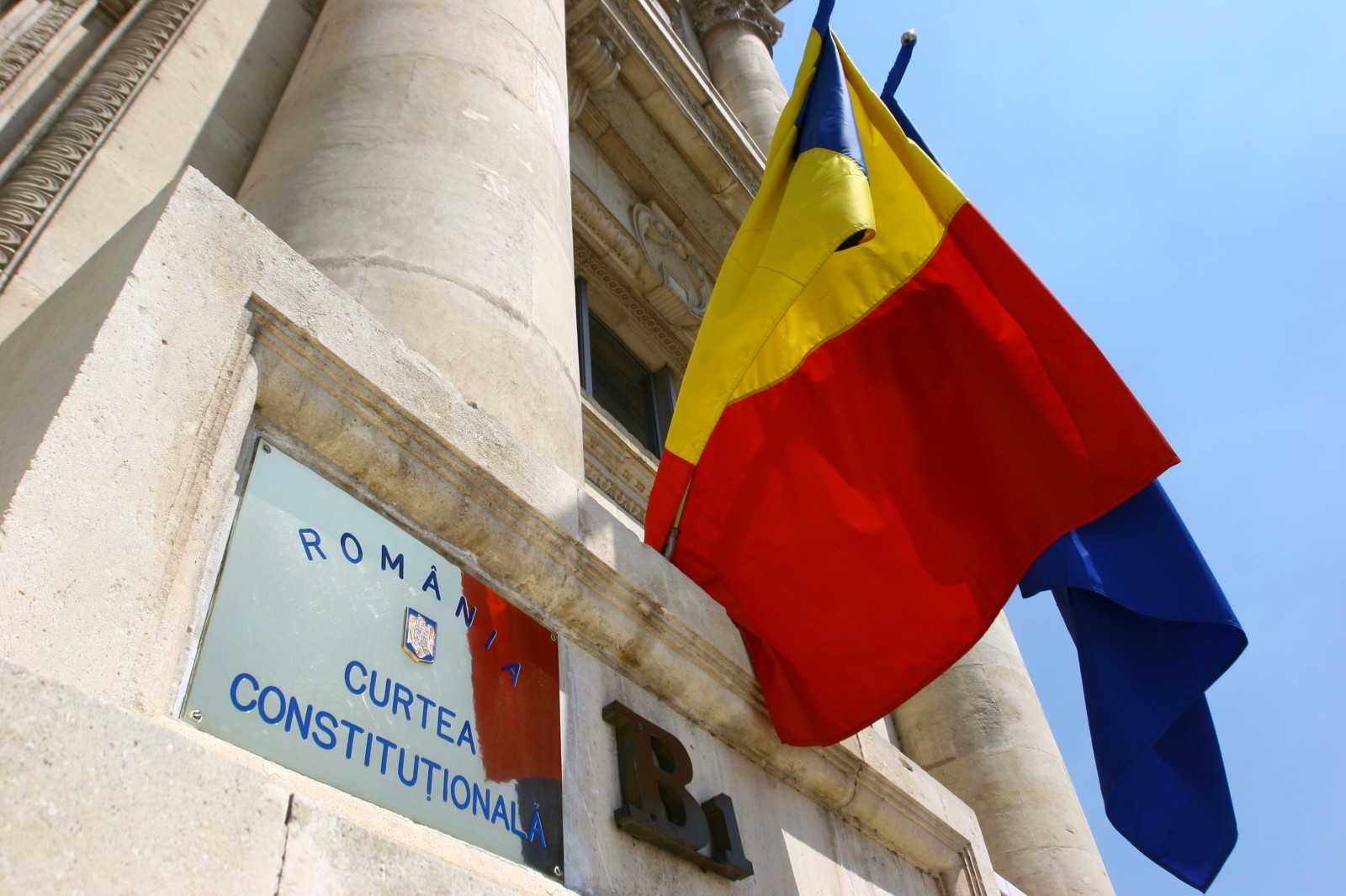 CCR a admis sesizarea preşedintelui Iohannis privind modificările aduse Legii administraţiei publice locale
