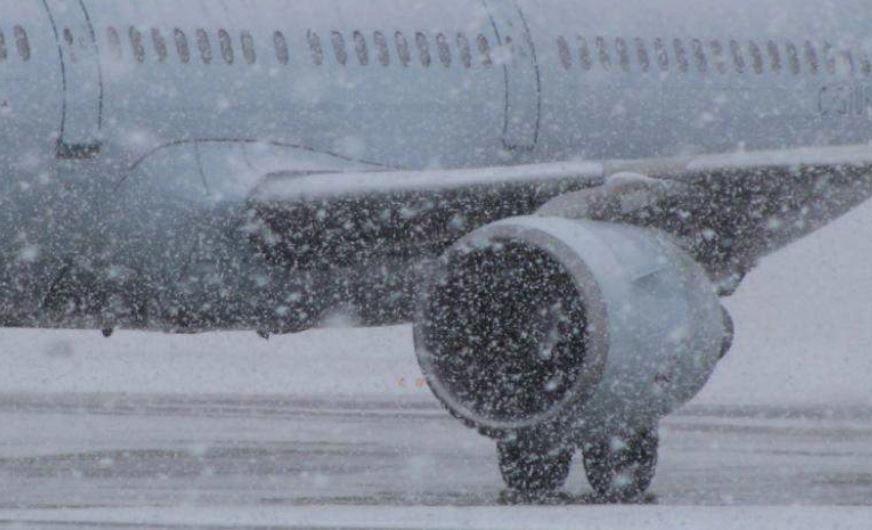 UPDATE – 120 de persoane au rămas pe Aeroportul Mihail Kogălniceanu, după ce o cursă a unei aeronave a fost ANULATĂ