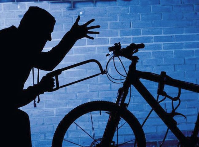 CONSTANȚA: Bărbat bănuit că a furat o bicicletă și o pereche de role