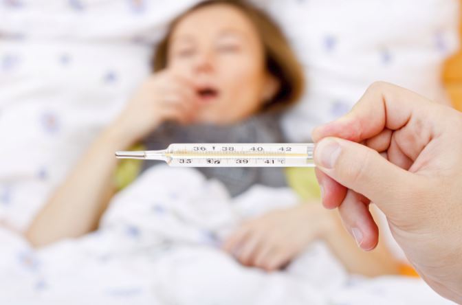 Peste 130.000 de români, diagnosticați cu infecții respiratorii, în ultima săptămână. Aproape 900 de cazuri de gripă confirmate în acest sezon