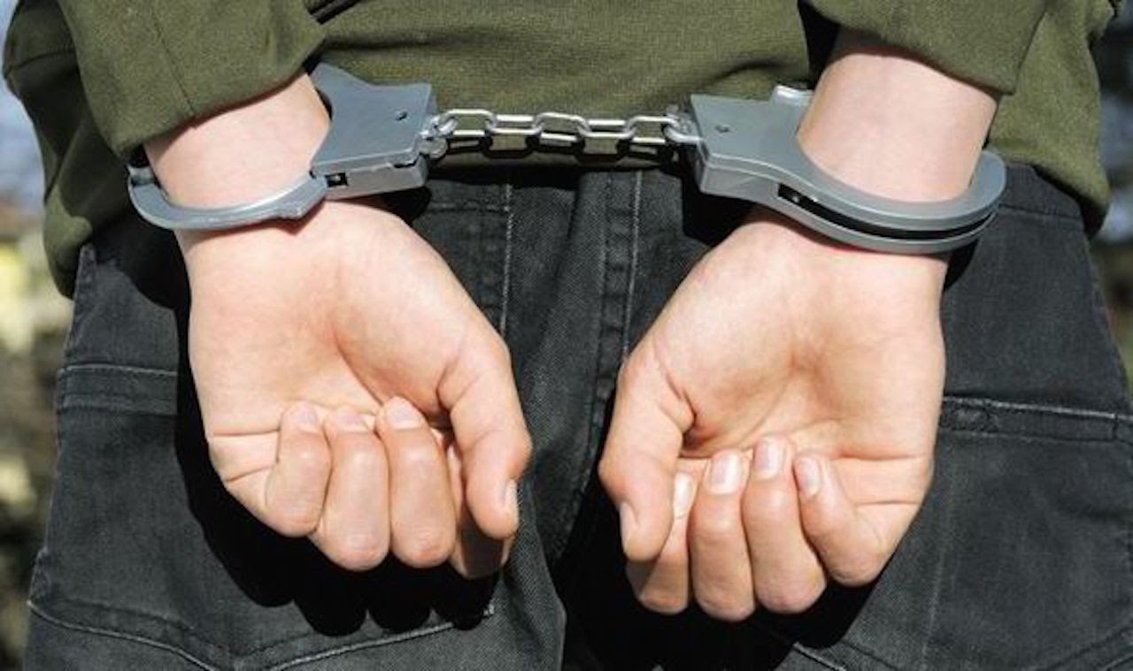 Individ căutat în Italia pentru lipsire de libertate, încătușat de polițiștii de la Tulcea