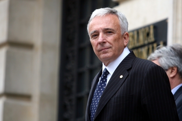 Mugur Isărescu spune despre Arenele BNR că sunt gata să le cedeze statului, dar cu acte în regulă