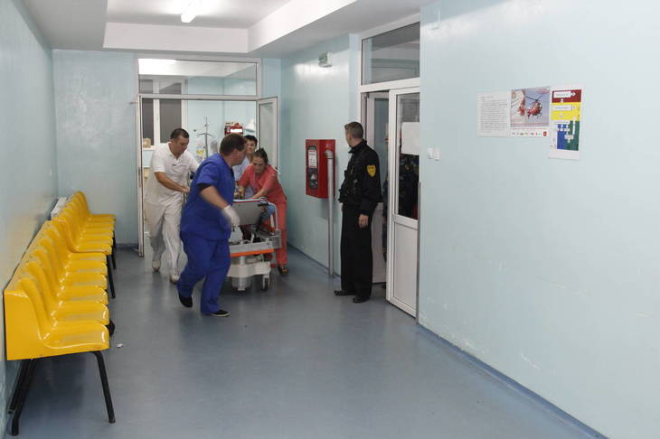Elev internat la spital în stare gravă, după ce a făcut un experiment inspirat de pe internet