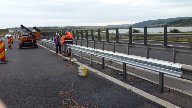 CNAIR continuă montarea de parapete de beton pe drumurile naționale