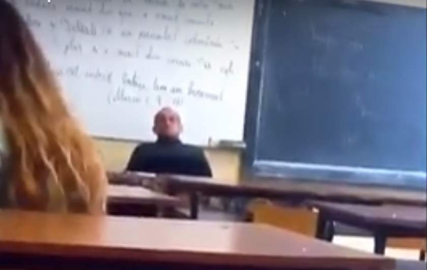 Ministerul Educaţiei: E limpede că profesorul filmat la Liceul din Copşa Mică a avut un comportament indecent