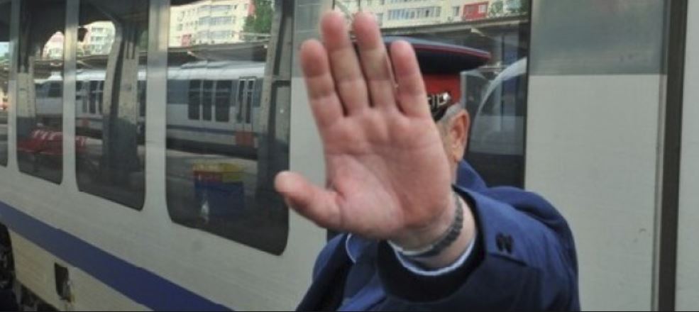 Ceferiştii protestează, vineri, în faţa Ministerului Transporturilor