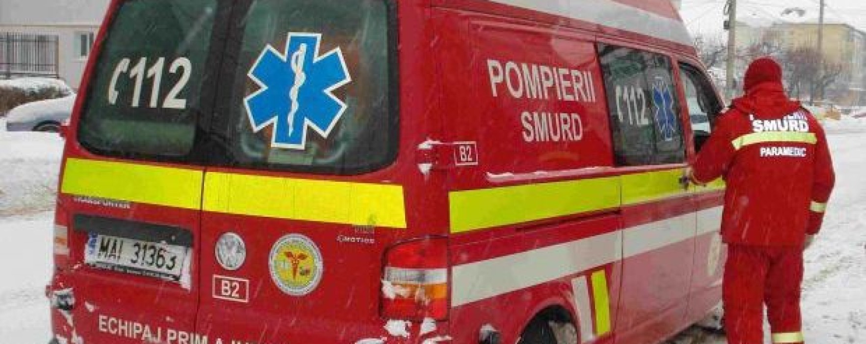 Jud. Tulcea: Octogenară transportată cu şenileta la spitalul din Măcin