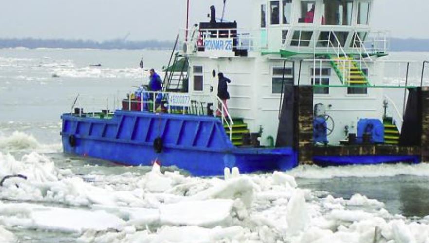 TULCEA: Traficul naval între Crişan, Caraorman şi Mila 23, îngreunat de sloiurile de gheaţă