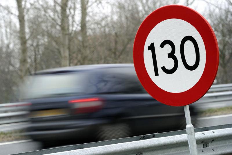 Șofer fără experiență surprins de radar când circula cu aproape 200 km/h pe Autostrada Soarelui