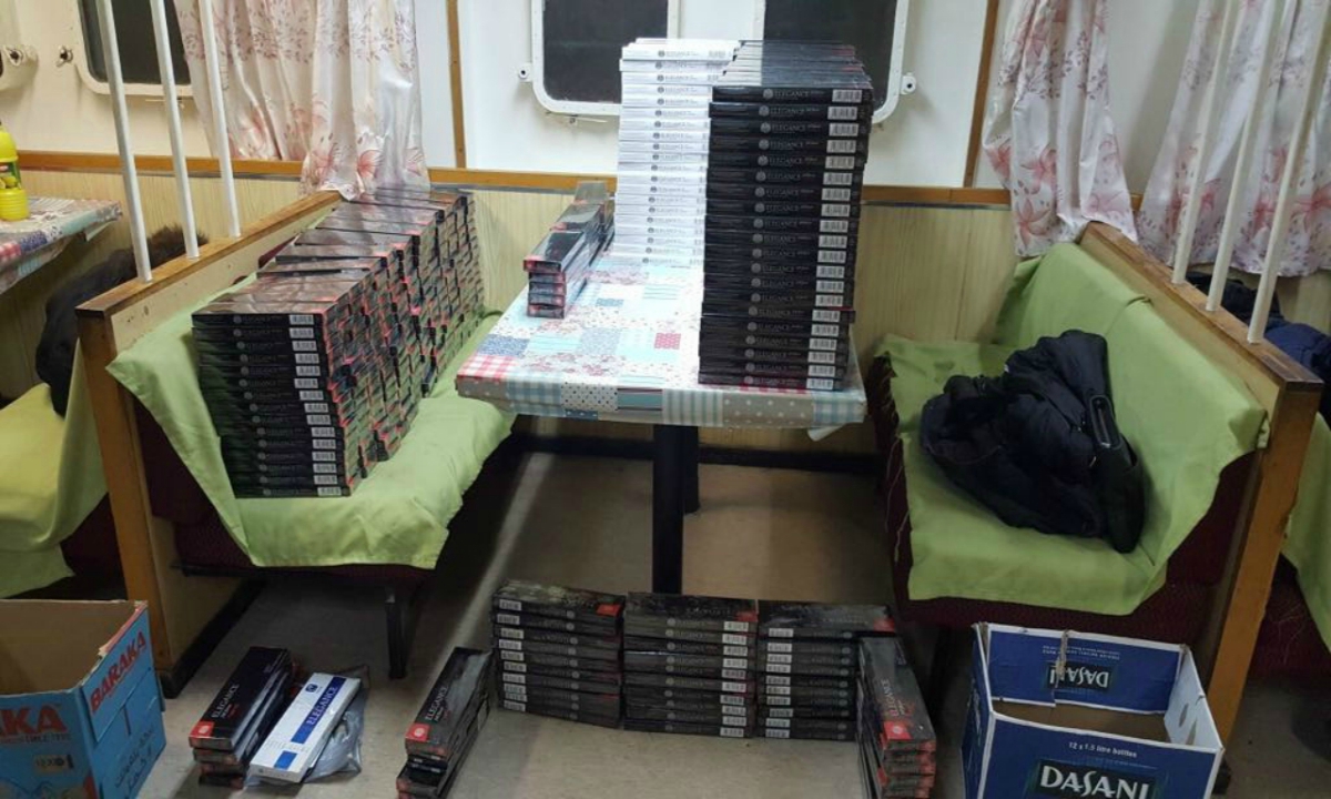 Peste 6.000 pachete cu ţigări de contrabandă, găsite la bordul unei nave ancorate în Portul Constanța