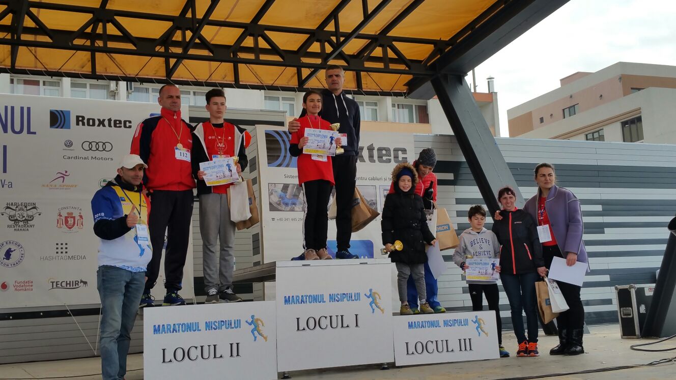 FOTO – MARATONUL NISIPULUI 2018: Sute de persoane au participat la Crosul Family Run, în scop caritabil