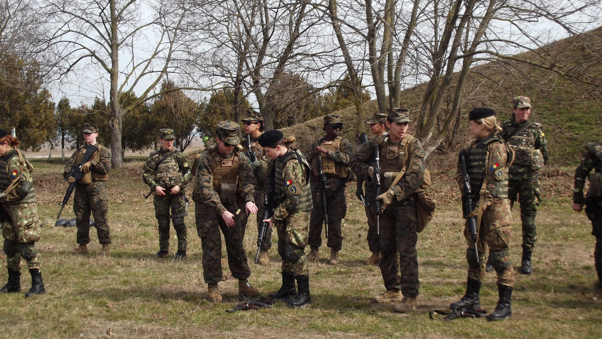 Femeile din echipa tactică de angajare – asul din mâneca infanteriștilor marini prezenți în zone de conflict