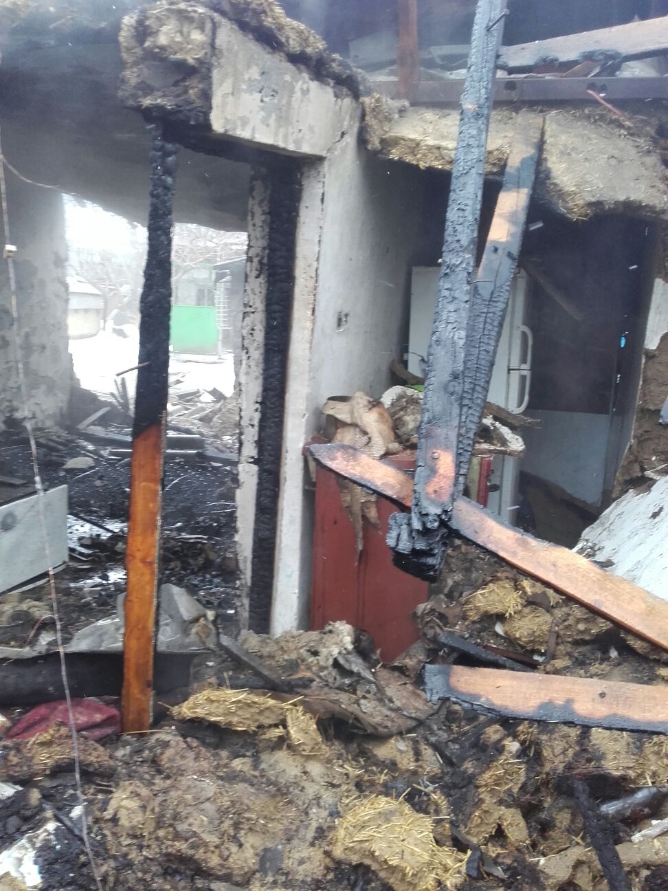 Județul CONSTANȚA/FOTO: Incendiu la o casă. O persoană a fost salvată din flăcări – update