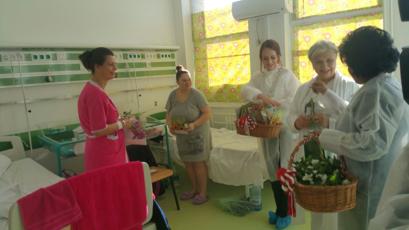 CONSTANȚA: Flori pentru pacientele internate în spitalul județean