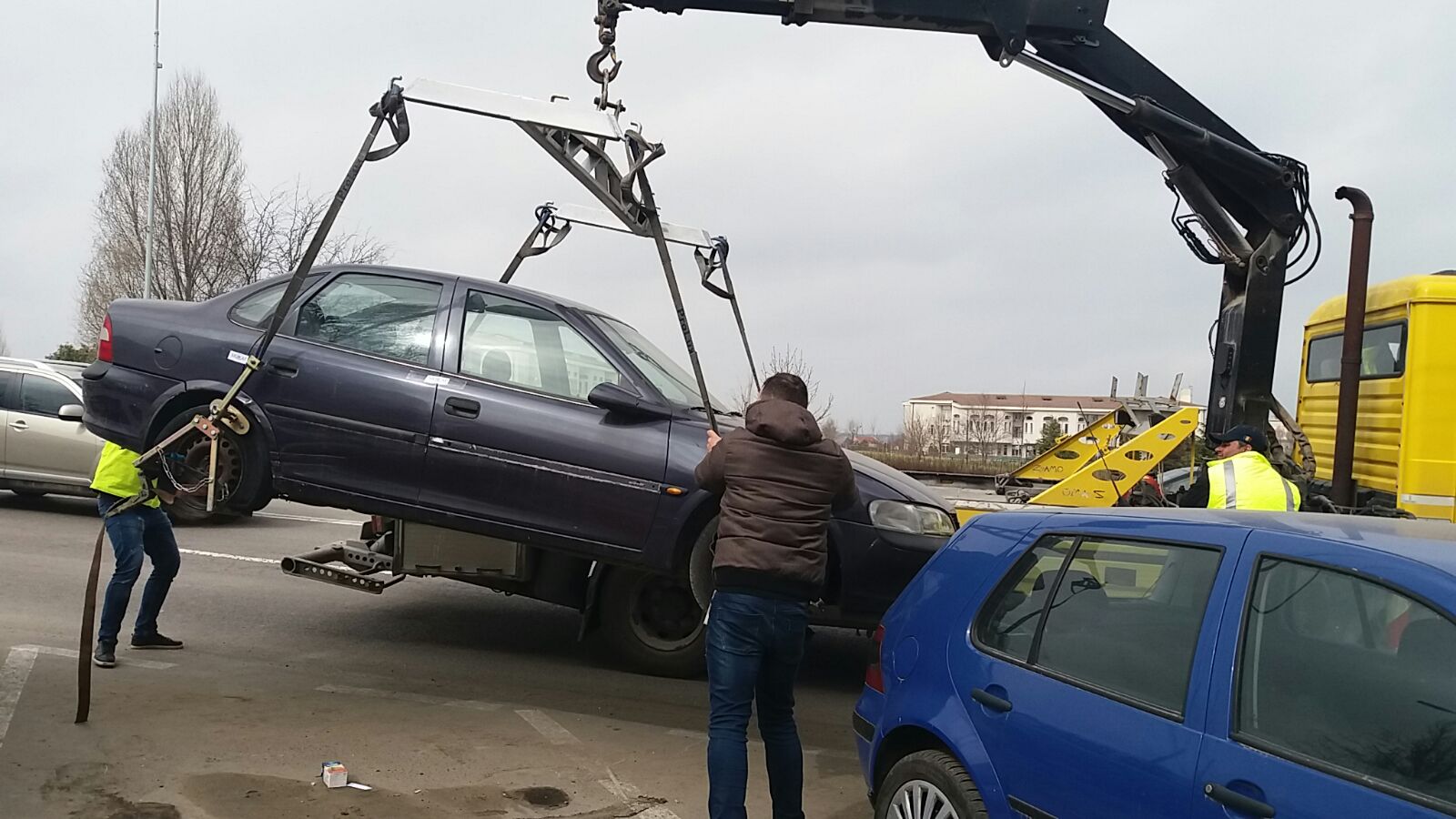 Adio, rable abandonate pe străzile Constanței! Primăria a trecut la treabă: adună toate mașinile „fără stăpân“