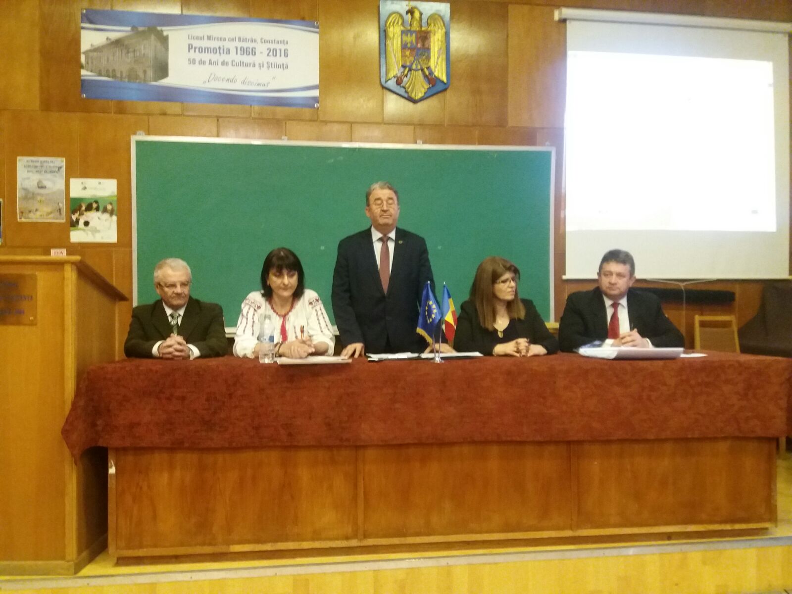 CONSTANȚA/FOTO: Simpozion pe tema unirii Basarabiei cu România la Colegiul Naţional „Mircea cel Bătrân”