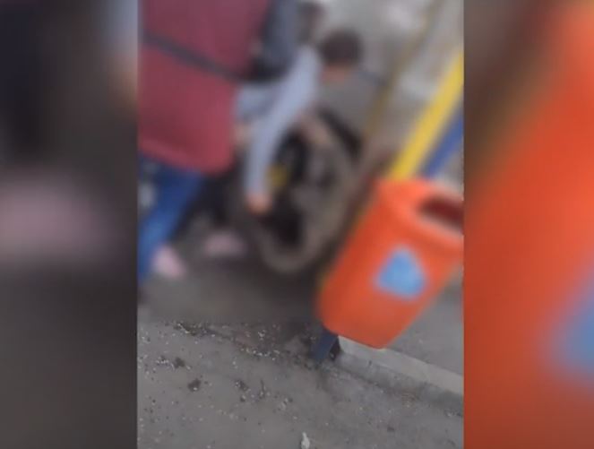 TULCEA: Elevele care și-au agresat colega s-au ales cu dosar penal