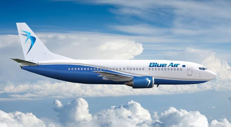 Incident la bordul unui avion românesc. Un pasager a încercat să intre cu forța în cabina piloţilor