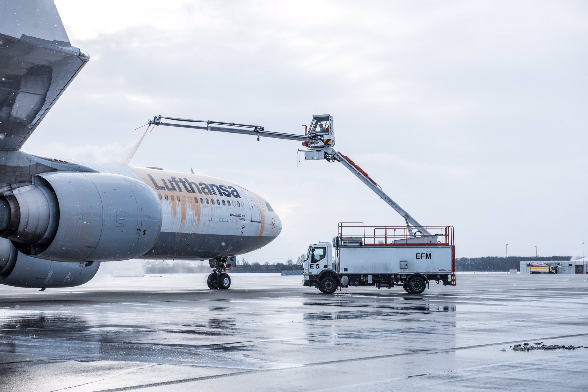 30 de curse aeriene au întârzieri la decolarea de pe Aeroportul Henri Coandă