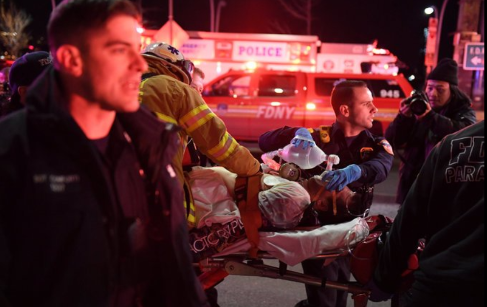 Doi morţi şi trei răniţi după prăbuşirea unui elicopter la New York