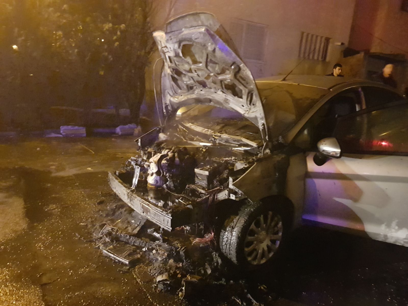 VIDEO/FOTO: O mașină a luat FOC pe o stradă din orașul CONSTANȚA