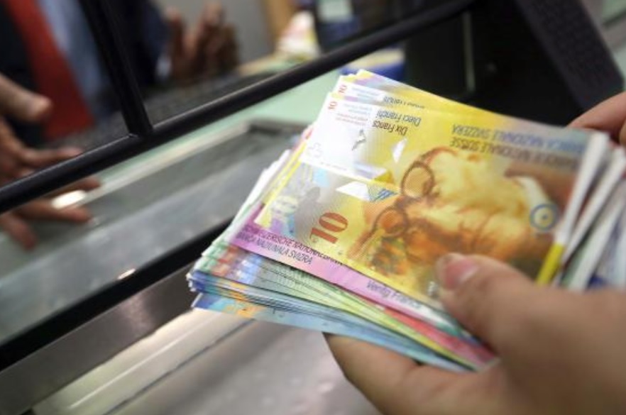 Decizie luată de Tribunalul Constanţa: Bancă, obligată să returneze o parte din ratele unui credit în franci elveţieni