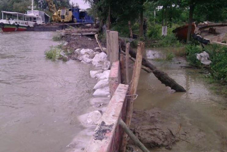 Judeţul TULCEA: 18 primării primesc materiale de intervenţie în caz de INUNDAŢII