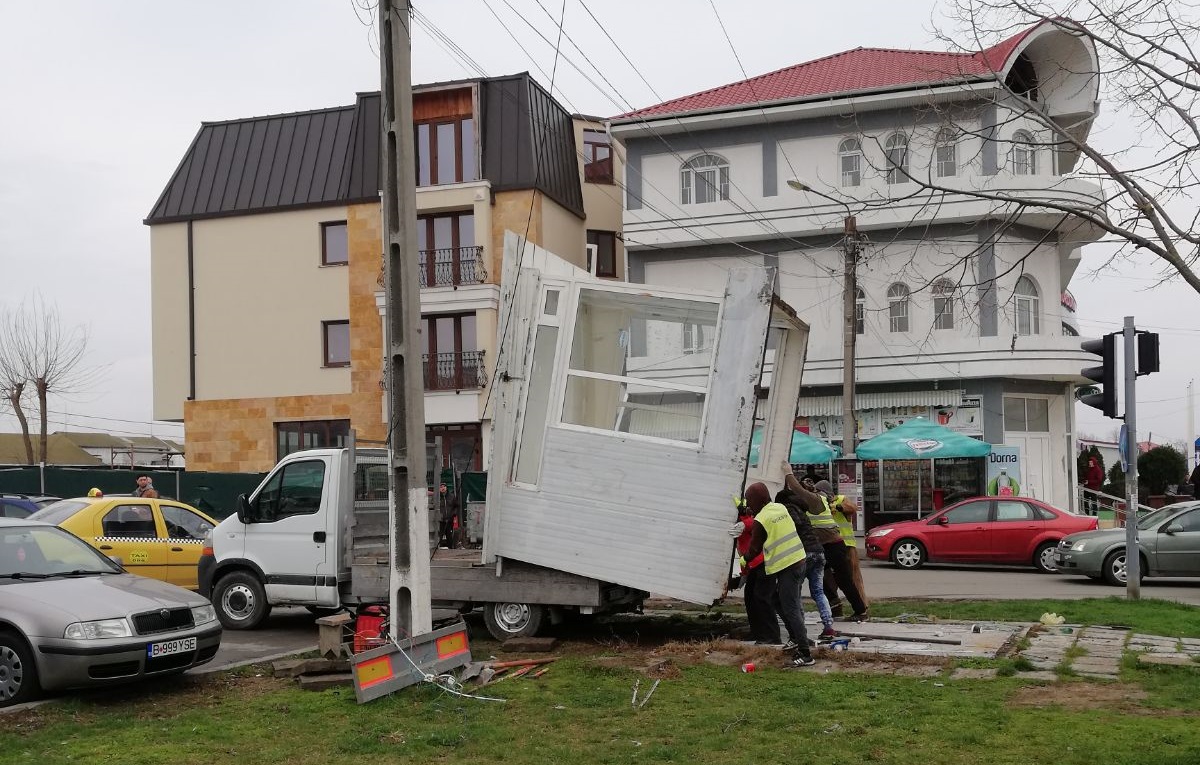 MANGALIA: Se demolează construcțiile ilegale de pe domeniul public