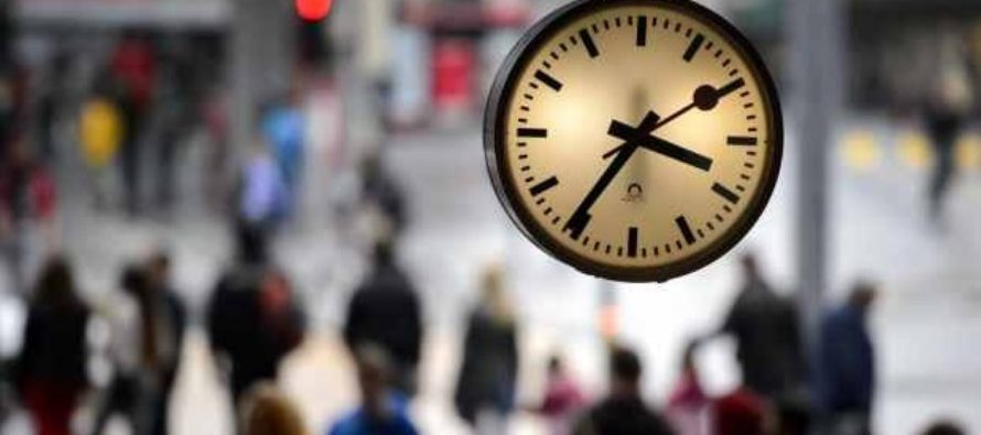 Duminică, transportul feroviar de călători trece la ora de vară