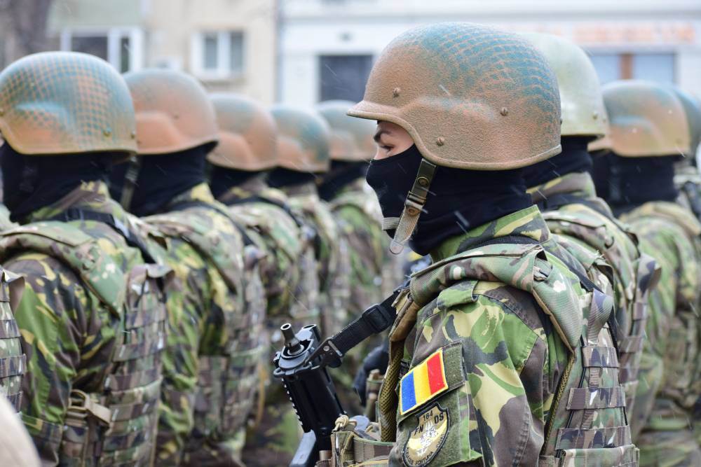 Ministrul Apărării anunţă că există în Parlament un proiect de modificare a Statutului militarilor