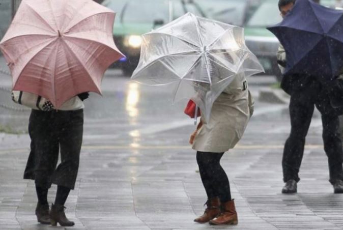 Informare meteo de ploi și vânt puternic în toată țara