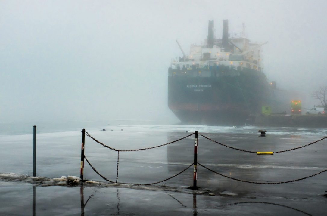 Manevre suspendate în porturile maritime Constanţa şi Mangalia din cauza ceţii