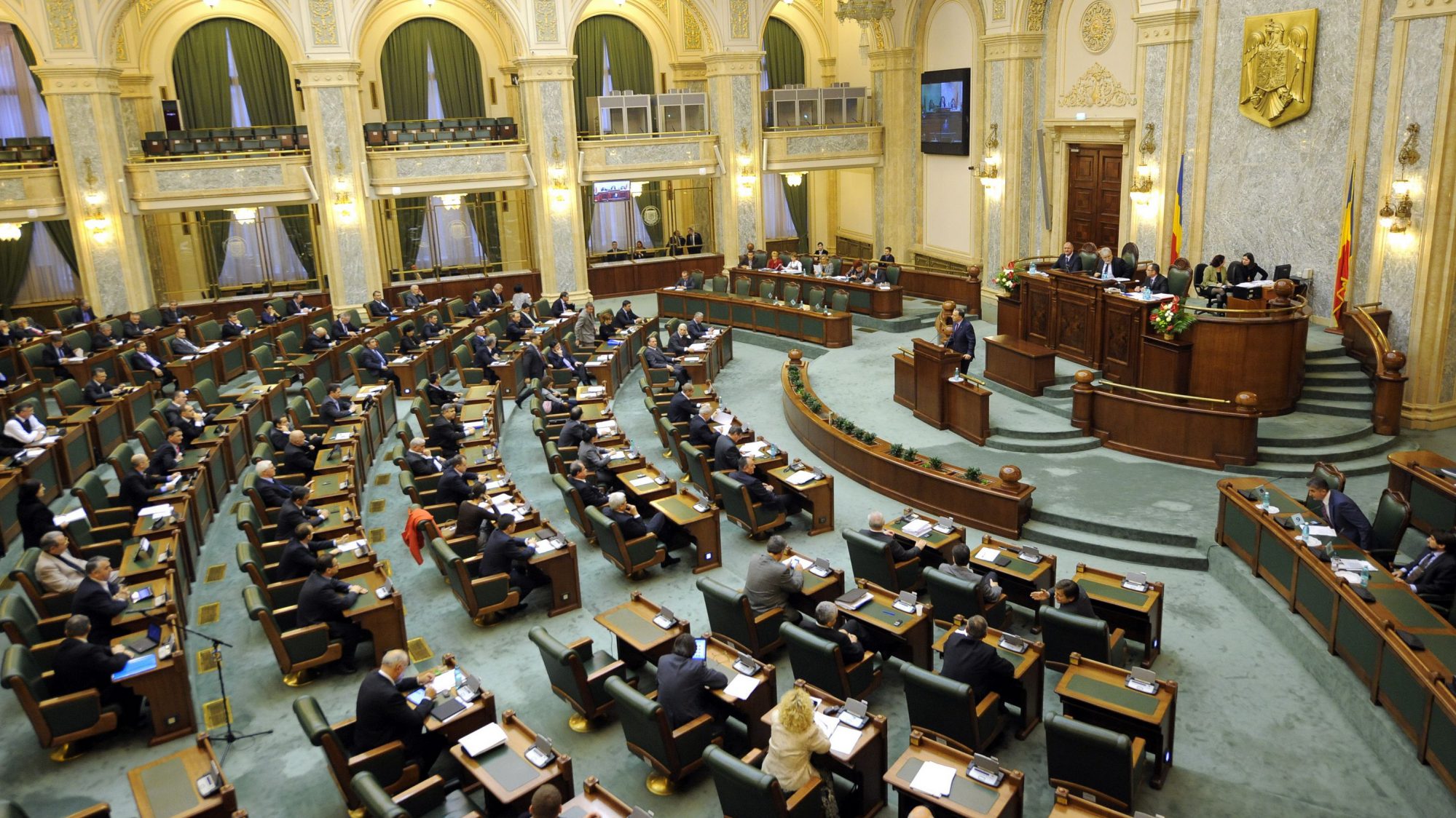 Senatul a adoptat modificările aduse Legii 303/2004 privind statutul magistraţilor