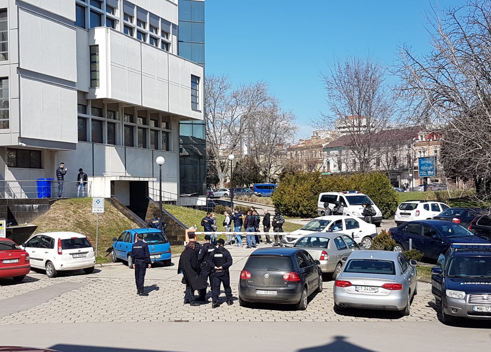 CONSTANȚA: Propunere de arestare preventivă pentru șase persoane acuzate de cămătărie și șantaj