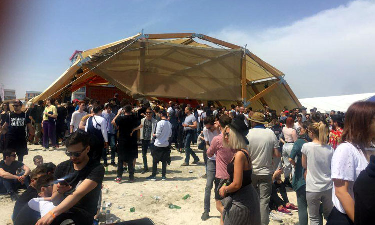 Aproximativ 80.000 de turiști români și străini petrec minivacanța de 1 Mai pe litoral