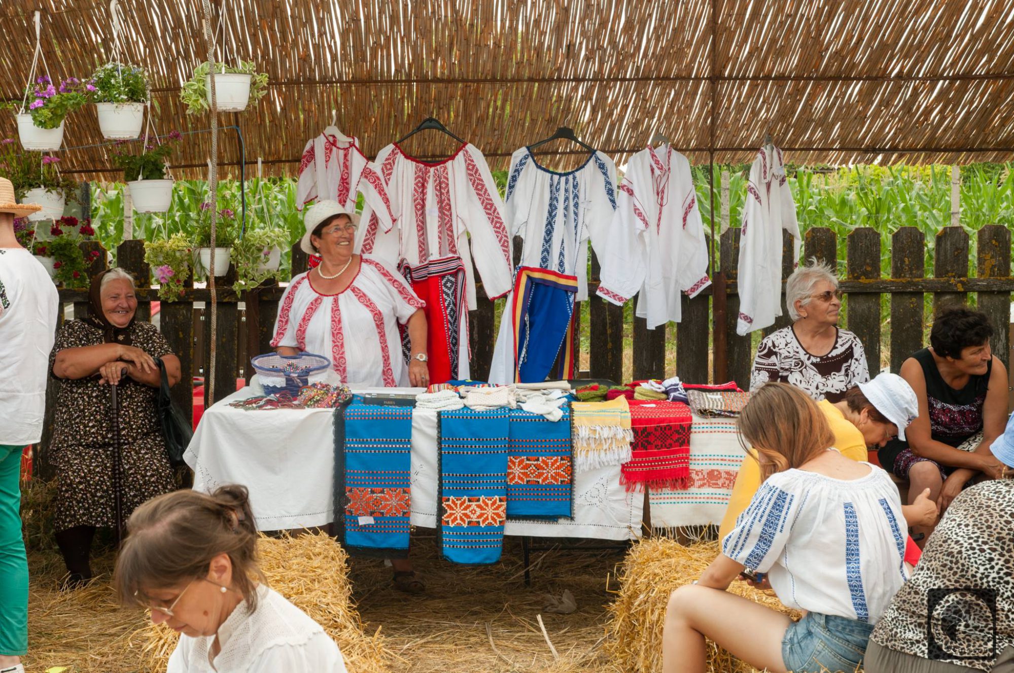 Ultima meșteșugăreasă de costume populare din Dobrogea caută ucenici care să ducă tradiția mai departe