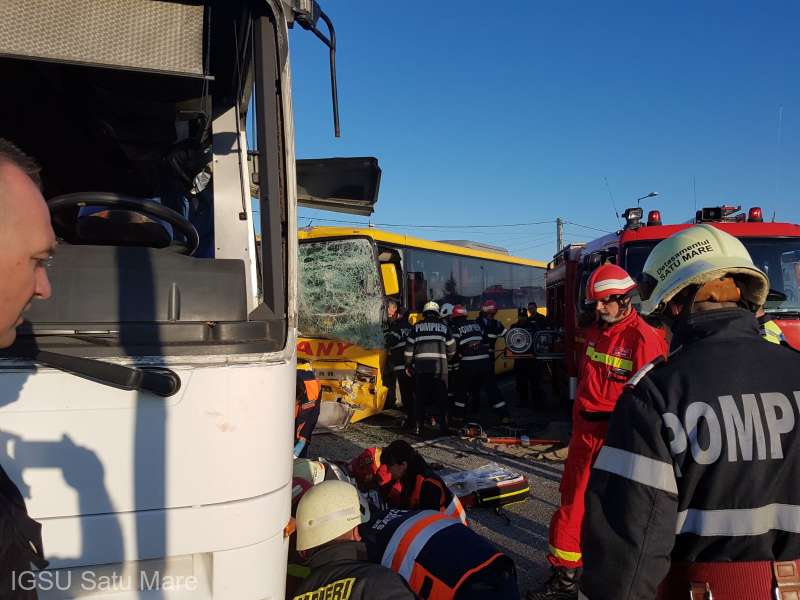 Accident rutier cu două autobuze implicate; a fost activat Planul roşu de intervenţie