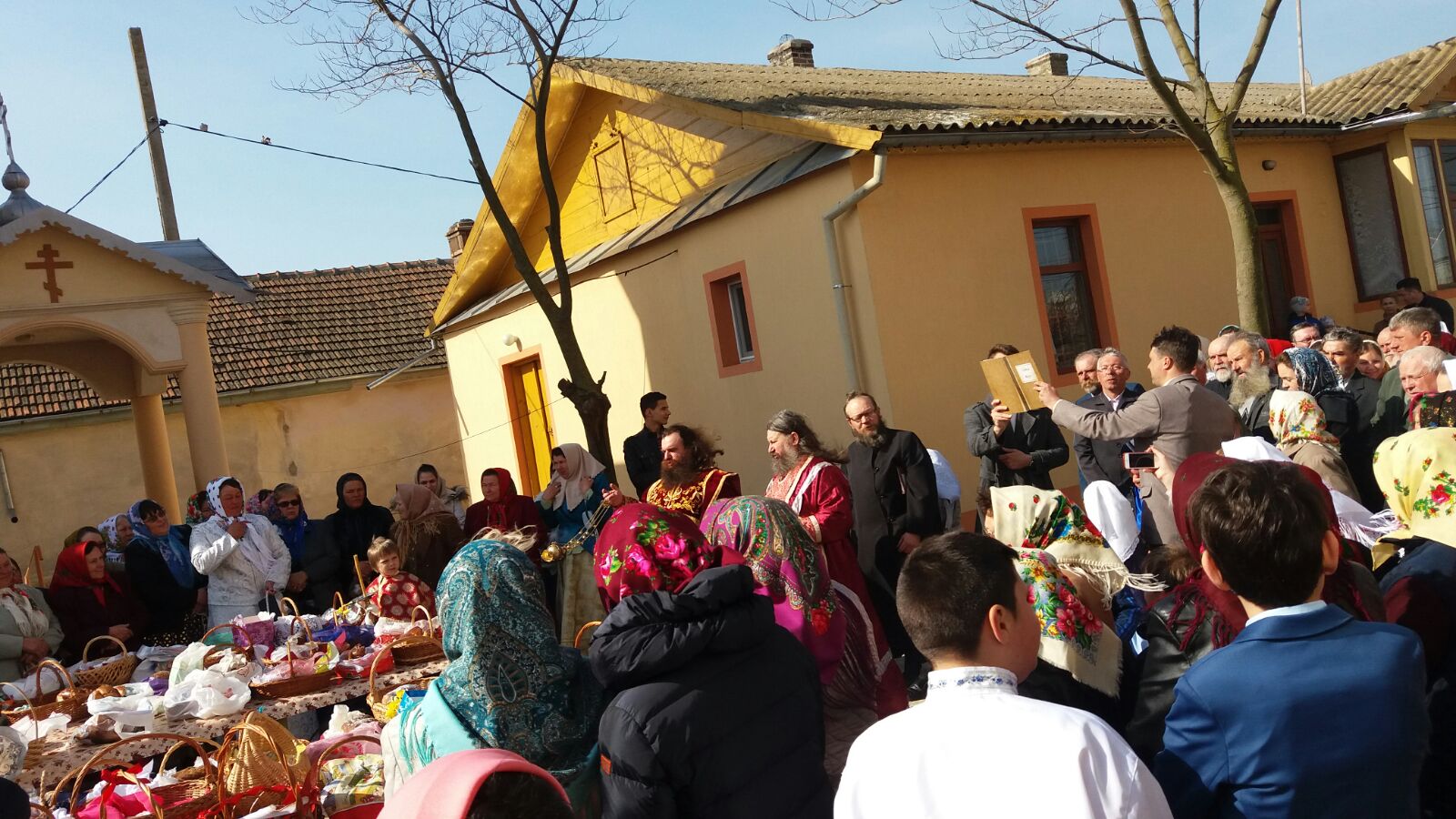 FOTO/ VIDEO: Biserica din Jurilovca, neîncăpătoare pentru credincioșii de rit vechi