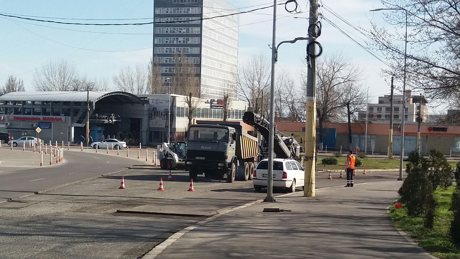 CONSTANȚA/FOTO: Atenție șoferi! Lucrări de asfaltare în trafic