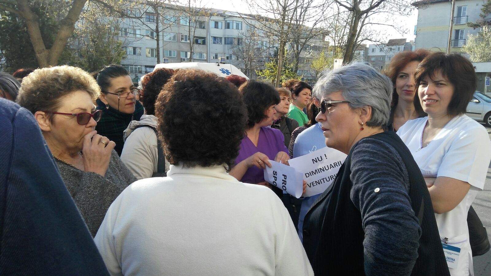 TULCEA/FOTO: Protest al angajaților din Spitalul Judeţean