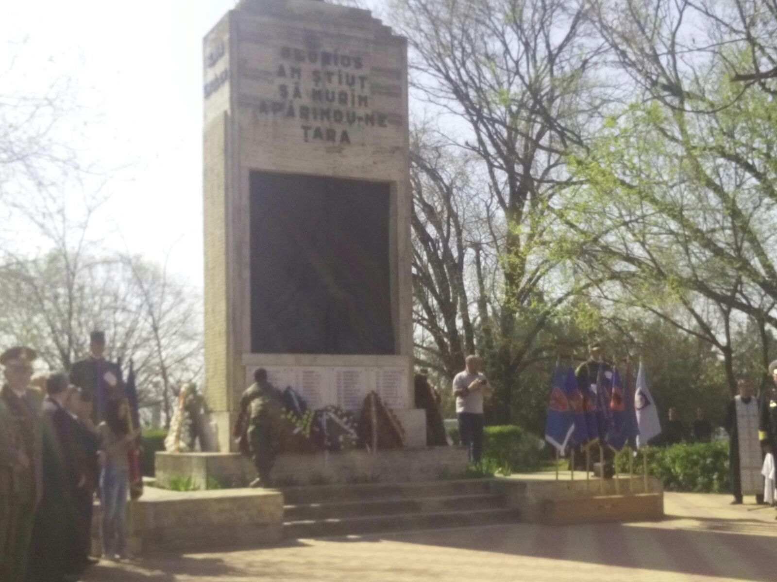 UPDATE! Ziua Forțelor Terestre – Soldații căzuți în luptă, omagiați la Monumentul Eroilor. Zeci de militari se pregătesc pentru o nouă misiune în Afganistan