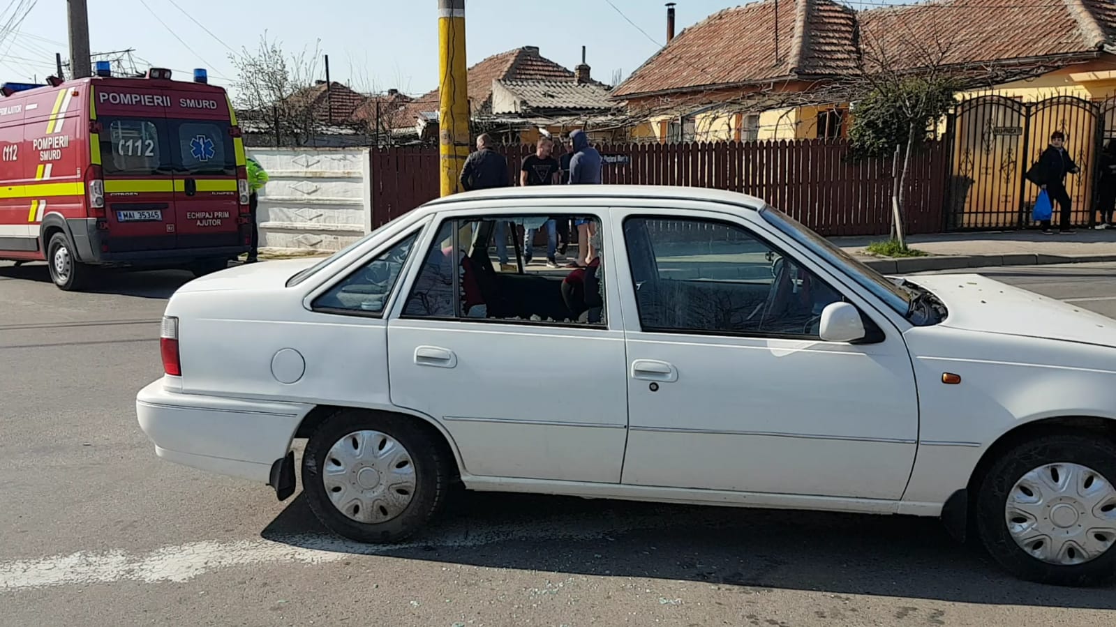 Un șofer beat a intrat cu mașina în gardul unui imobil din Constanța