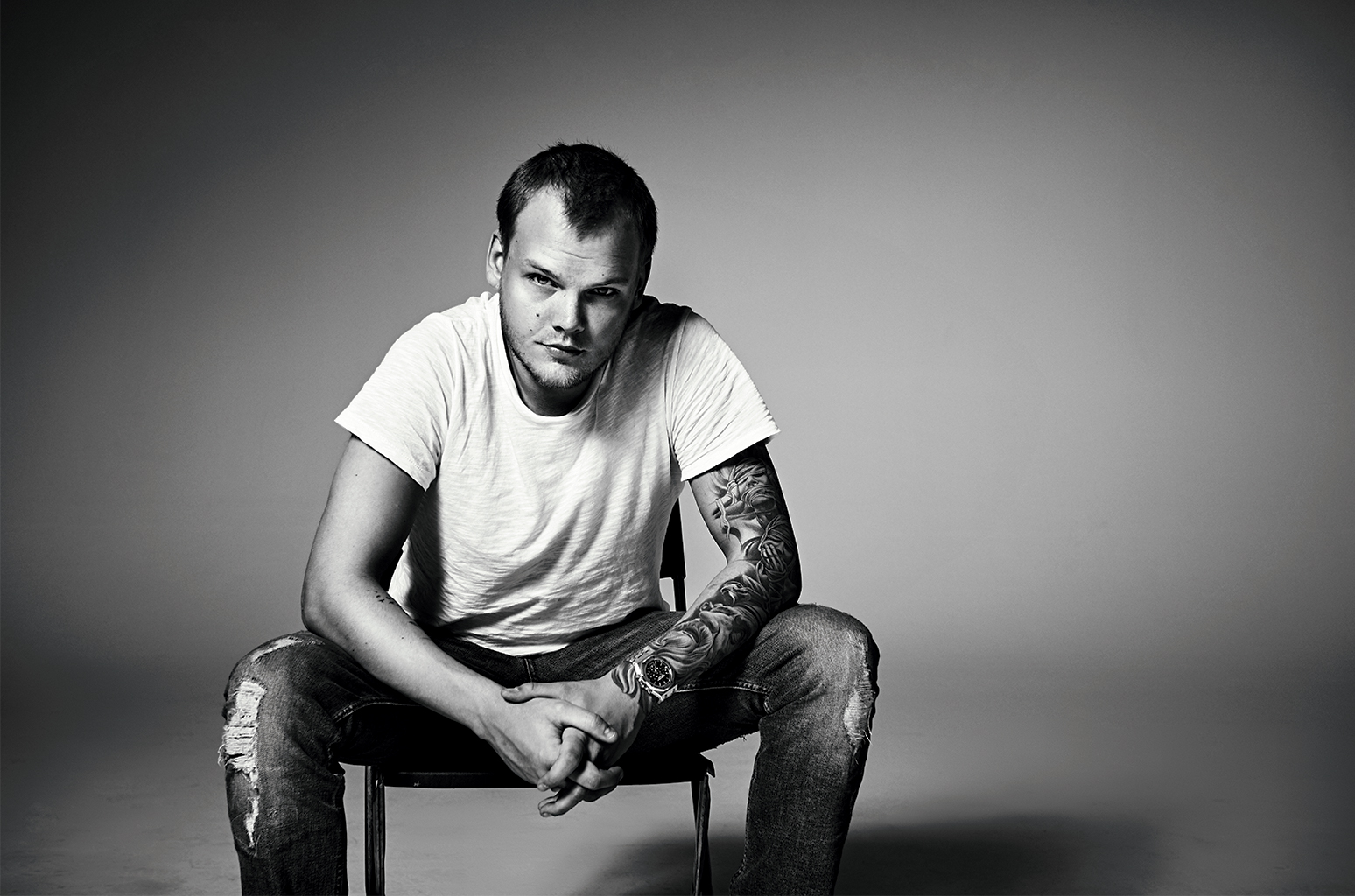 Familia lui DJ Avicii pare să confirme că artistul s-a sinucis