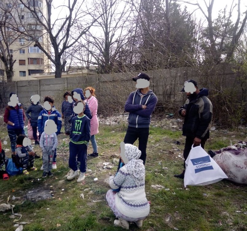 FOTO – CONSTANȚA: Amenzi usturătoare pentru persoanele fără adăpost care răscolesc prin gunoi