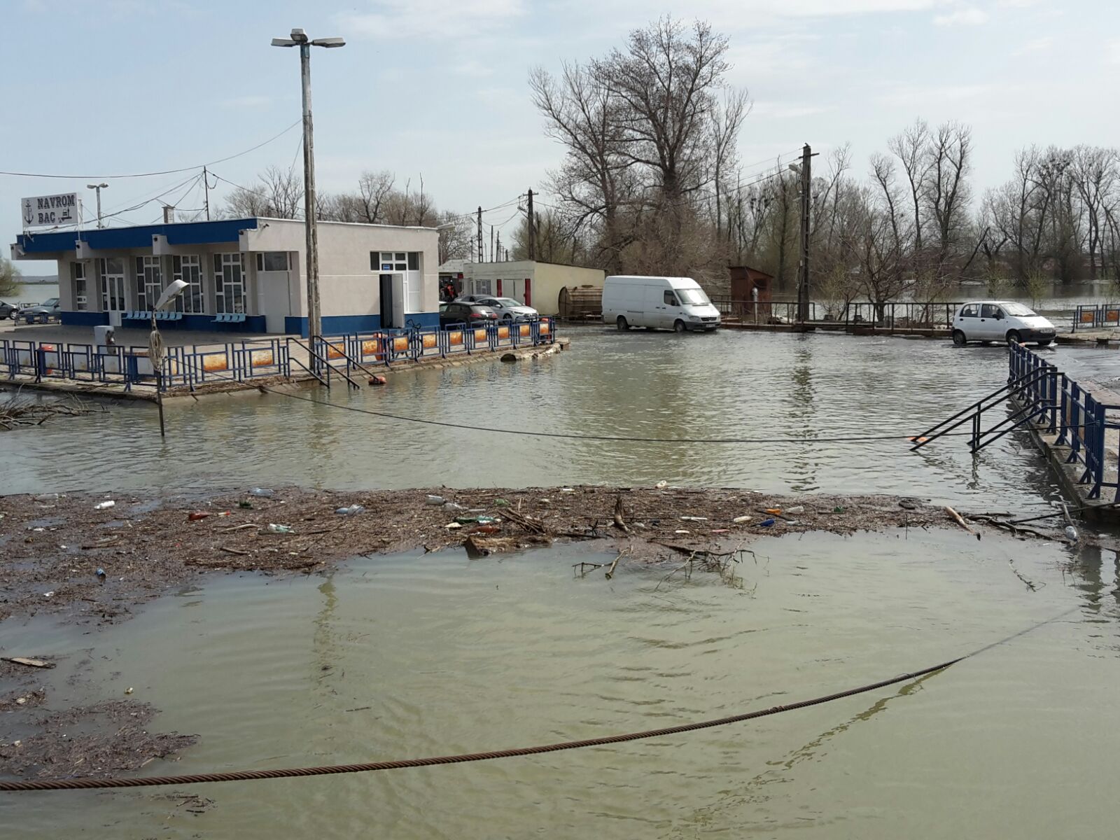 DOBROGEA: Nu a trecut pericolul inundaţiilor