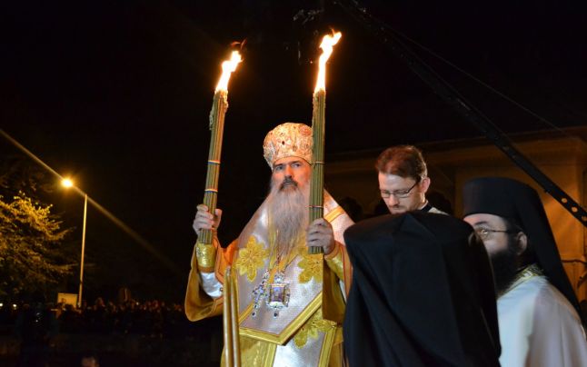 CONSTANȚA: Procesiune cu Sfânta Lumină la malul Mării Negre